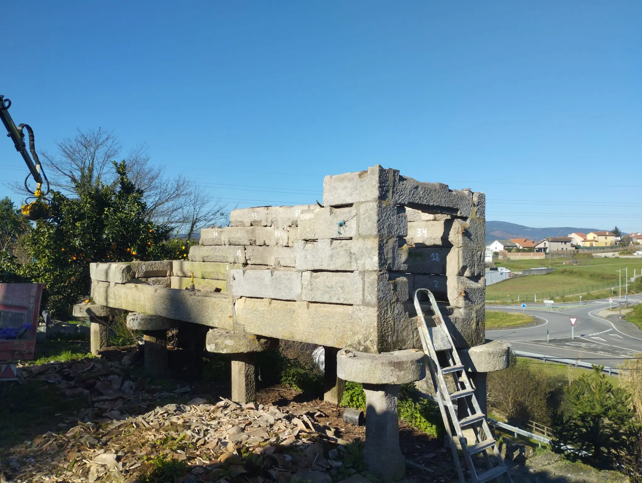 Hórreo con cantería en piedra